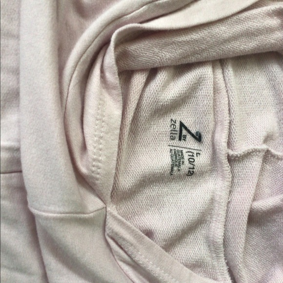 A zella blush pink, light weight sweatshirt. - Picture 4 of 4